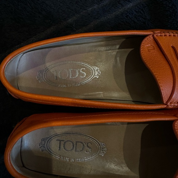 Unisex ORANGE Loafers in Leather Y5U86K0HL90BR047G601 | Tods Orange leather Tod’s loafers unisex size 38 1/2